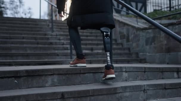 자부심 다리를 장애인에 거리에 계단을 등반의 — 비디오