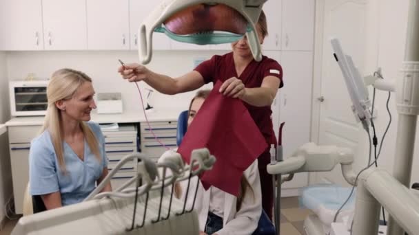 Prosedür Danışmanlığı Dişçi Konsültasyonu Danışmanlığa Hazırlık Diş Muayenesine Girmek Yaklaşan — Stok video