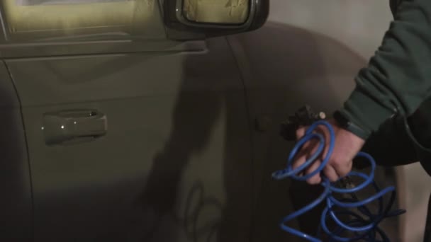 Schutzmasken Masken Tragen Atemschutzmasken Mann Bemalt Fahrzeug Mit Spritzpistole Mit — Stockvideo