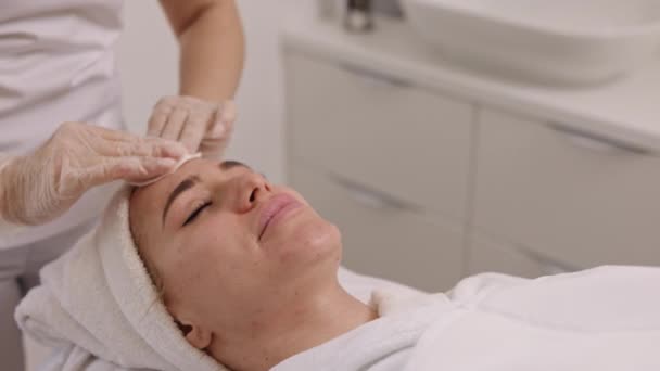 Liftende Massage Esthetische Salon Schoonheidssalon Mooie Vrouw Heeft Gezichtsmassage Beauty — Stockvideo