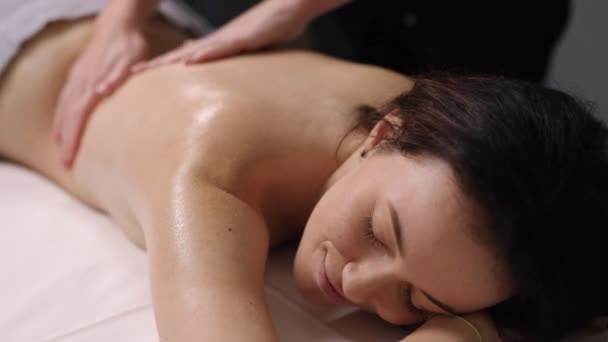 Masáž Hlubokých Tkání Relaxace Těla Terapie Tkání Aromaterapie Esenciálním Olejem — Stock video