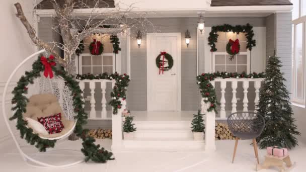 Будинок Відпочинку Сніжинка Святковий Фасад Білий Фасад Будинку Представляє Різдвяну — стокове відео
