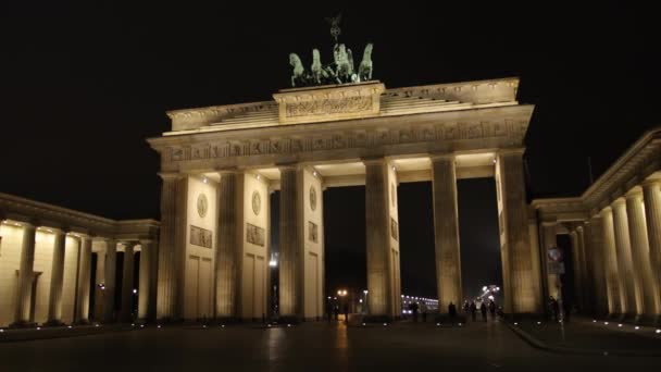 Puerta Brandenburgo Monumento Iluminado Puerta Del Crepúsculo Puerta Icónica Brandeburgo — Vídeo de stock