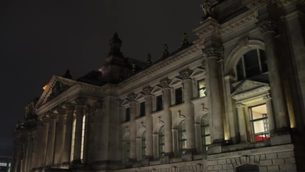 Bayrak Aydınlatma Gece Fotoğrafçılığı Mimari Işıklandırma Aydınlanmış Reichstag Binası Nın — Stok video