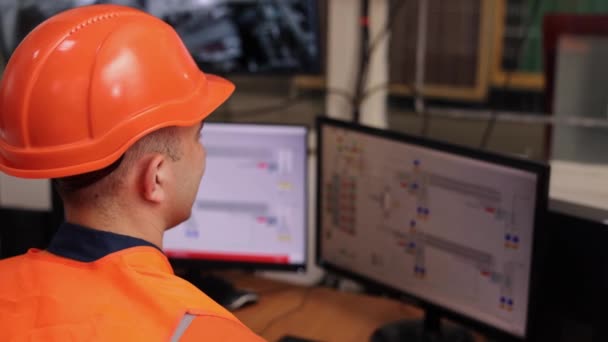 Fabrika Yöneticileri Ekipman Teknisyenleri Kontrol Işçileri Yönetici Kontrol Sistemi Optimizasyonunda — Stok video