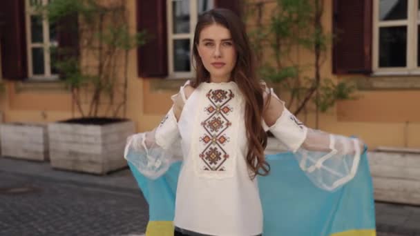 Kék Sárga Zászló Zászló Jelentősége Népi Divat Büszkén Néz Fiatal — Stock videók