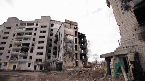 入侵后 炸弹袭击 俄军入侵 俄罗斯军队的导弹和炸弹袭击摧毁了许多房屋 — 图库视频影像