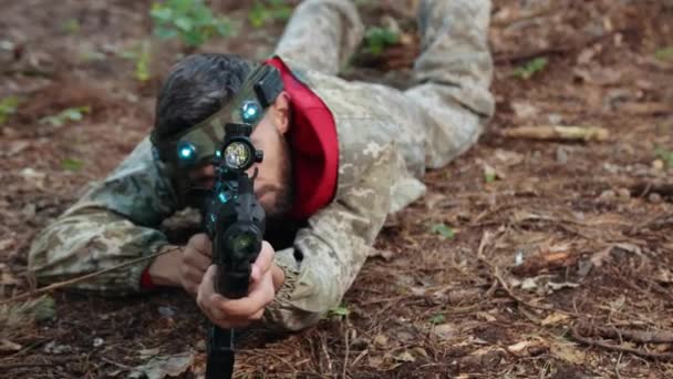 Тщательно Прицеливаясь Тактическая Точность Точность Обзора Снайпер Лазерной Меткой Одетый — стоковое видео