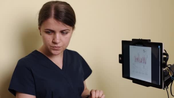 State Health Medical Analysis Clinical Assessment Utilizing Touchscreen Display Clinic — Stock Video
