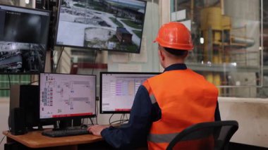 Denetim masası, Mühendislik istasyonu, istasyon monitörü. Teknisyenlerin uzmanlık alanı program gözetimi..