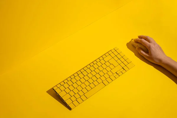 Female Hand Holds Yellow Wireless Mouse Keyboard Blue Background Top — Stock Photo, Image