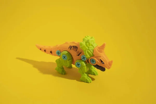 Brinquedo Dinossauro Plástico Fundo Amarelo — Fotografia de Stock