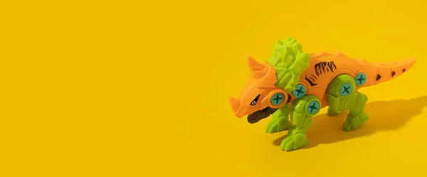Brinquedo Dinossauro Plástico Fundo Amarelo Banner — Fotografia de Stock