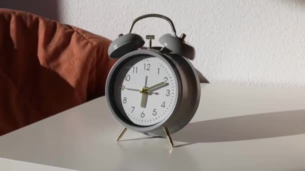 Reloj Despertador Gris Mesita Noche — Vídeos de Stock
