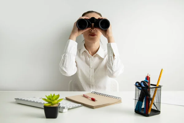 Young Woman Sitting Office Workplace Looking Binoculars — Stok fotoğraf