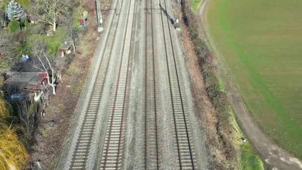 铁路轨道 旅行的概念 乘火车 顶部视图 — 图库视频影像