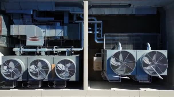 Verwarming Ventilatie Airconditioning Geïnstalleerd Het Dak Bovenaanzicht Vanuit Lucht — Stockvideo