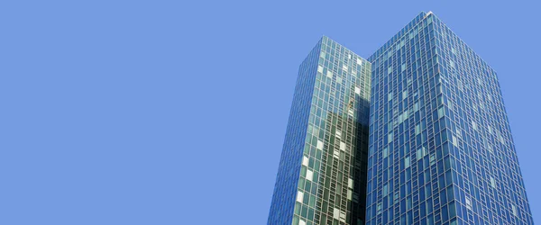 Rascacielos Contra Cielo Azul Sin Nubes Banner — Foto de Stock