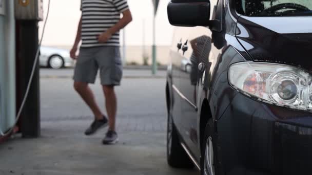 Muž Myje Auto Samoobslužné Myčce Aut — Stock video
