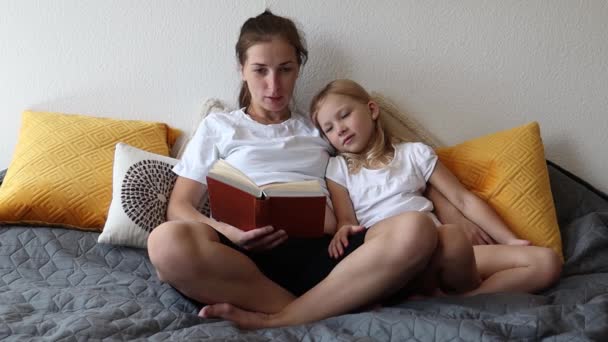 Pregnant Mother Little Daughter Reading Book — Stock Video