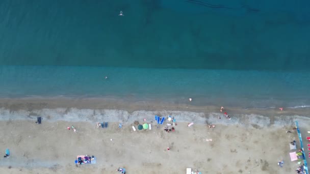Παραλία Παραθεριστές Θέα Από Ελικόπτερο — Αρχείο Βίντεο