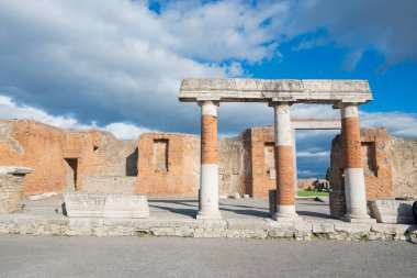 İtalya 'nın Napoli şehrindeki tarihi Pompei şehrinin kalıntıları.