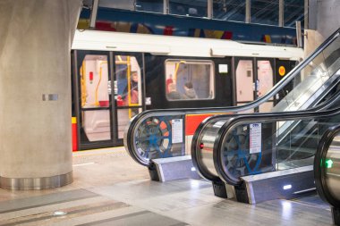 Polonya Varşova, 12 Ocak 2025, Varşova metro tüneli Centrum Nauki Kopernik metro istasyonu