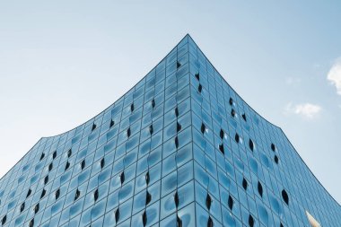 Mimari, Almanya 'nın Hamburg kentindeki şehir merkezinde camdan yapılmış Filarmoni Salonu cephesi