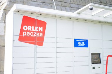 Szczecin Polonya, 5 Nisan 2025, Orlen paket makinesi. İnternetten paket gönderip sipariş etmek için. self-servis postanesi