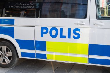 27 Nisan 2025 Stockholm İsveç, şehirde polis arabası düzeni sağlamak için.