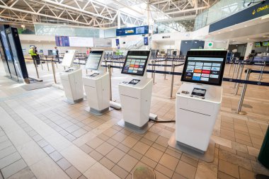 27 Nisan 2025 Stockholm İsveç, Arlanda Havaalanı self-servis havaalanı giriş terminali.