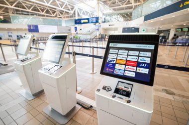27 Nisan 2025 Stockholm İsveç, Arlanda Havaalanı self-servis havaalanı giriş terminali.