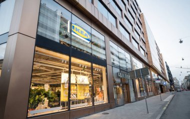 24 Nisan 2025 Stockholm İsveç, şehir merkezindeki Ikea binasının dış görünüşü.