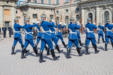 24 Nisan 2025 Stockholm İsveç, Eski Şehir 'deki Kraliyet Sarayı' nda Ulusal Muhafız Teşkilatı Değişikliği