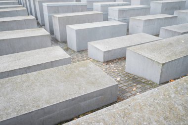 Berlin, Almanya - 6 Mayıs 2023: Berlin, Almanya 'daki Yahudi Soykırımı kurbanlarının anısına.