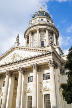 Almanya 15 Ekim 2022 Jandarma Meydanı Alman ve Fransız Katedral Kubbesi 'nin bulunduğu şehir merkezinde güzel.