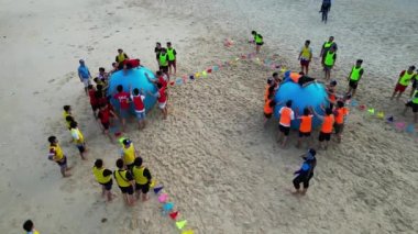 Binh Thuan, Viet Nam, 08 Nisan 2023: Takım oluşturma Maceraları: Binh Thuan Sahili 'ni yukarıdan keşfetmek