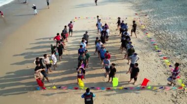 Binh Thuan, Viet Nam, 08 Nisan 2023: Takım oluşturma Maceraları: Binh Thuan Sahili 'ni yukarıdan keşfetmek