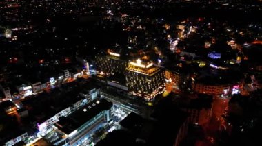 Da Lat, Viet Nam, 08 Şubat 2023: Büyüleyici Gece Görkemi: Da Lat 'in Gece Manzaraları