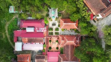 Majestic Tranquility: Da Lat 'taki Serene Pagoda' nın Hava Görüntüleri