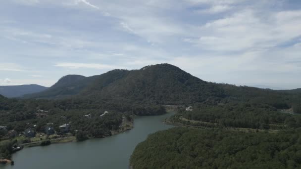 空中绚丽 大拉特的Tuyen Lam湖迷人的景色 — 图库视频影像