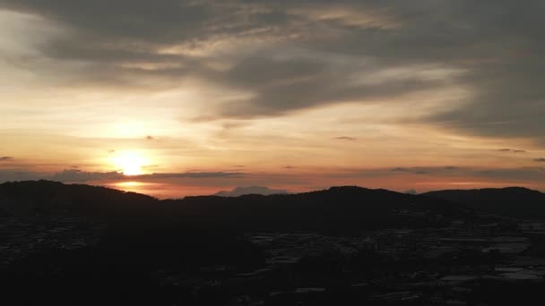 トワイライトマジック ダラットの魅惑的な風景の空中探査 — ストック動画
