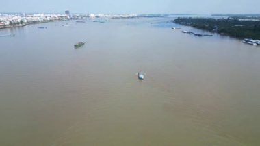 Majestic Marvel: Tien Giang 'ın Rach Mieu Köprüsü ve Mekong Nehri' nin havadan görünüşü