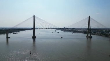 Majestic Marvel: Tien Giang 'ın Rach Mieu Köprüsü ve Mekong Nehri' nin havadan görünüşü