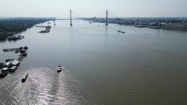 Majestic Marvel: Tien Giang 'ın Rach Mieu Köprüsü ve Mekong Nehri' nin havadan görünüşü