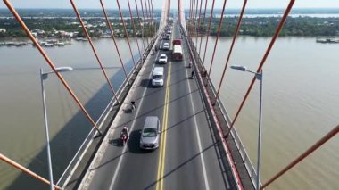 Tien Giang, Viet Nam, 08 Şubat 2023 Majestic Marvel: Tien Giang 'ın Rach Mieu Köprüsü ve Mekong Nehri Slowmotion