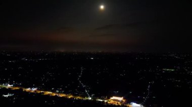 Gece Yolculuğu: Tien Giang Yolu 'nun parıldayan ışıklarını yakalamak