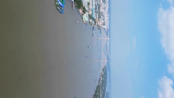 マジェスティック マーベル ティーン ザンのラッチ ミエウ橋とメコン川のタイムラプスの空中風景 — ストック動画