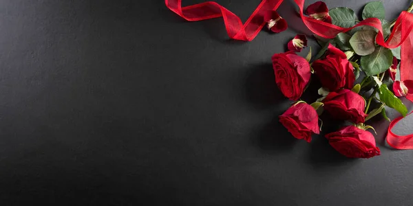 Love Valentine Day Concept Realizzato Rosa Rossa Confezione Regalo Sfondo — Foto Stock
