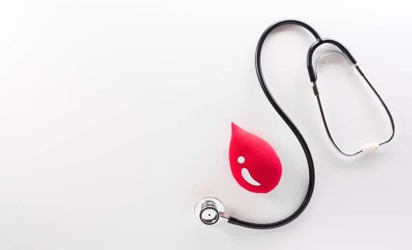 Weltblutspendertag Ärztetag Und Krankenschwestertag Konzept Aus Rotem Bluttropfen Und Stethoskop — Stockfoto